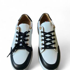 ‘FieldFox’ by Royal Albartross NWT 7